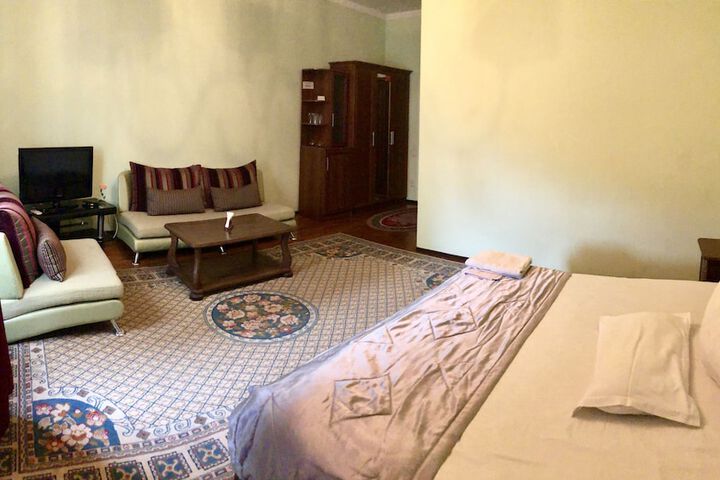 Room 12 of 40