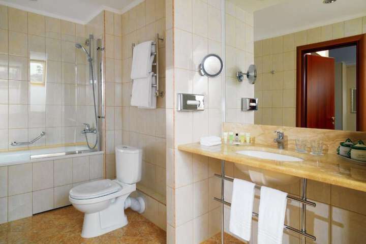 Clean Restrooms