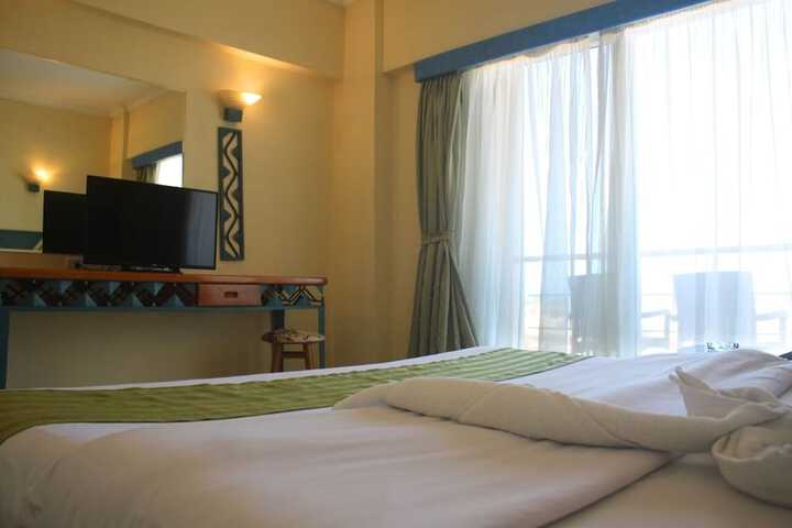 Room 13 of 38