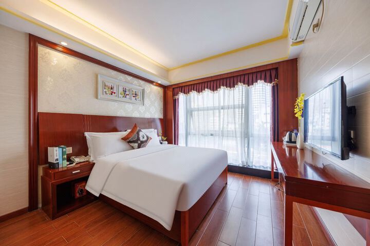 Room 9 of 15