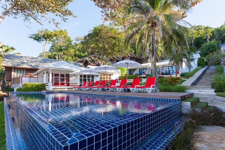 Hotel with Pool
