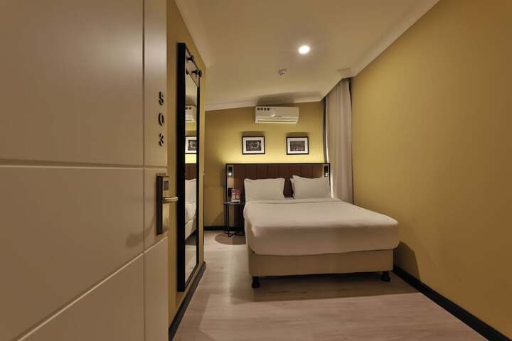 Room 30 of 59