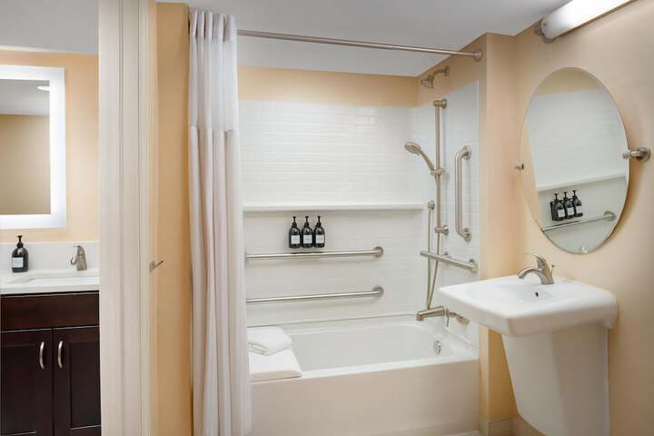 Room 16 of 28