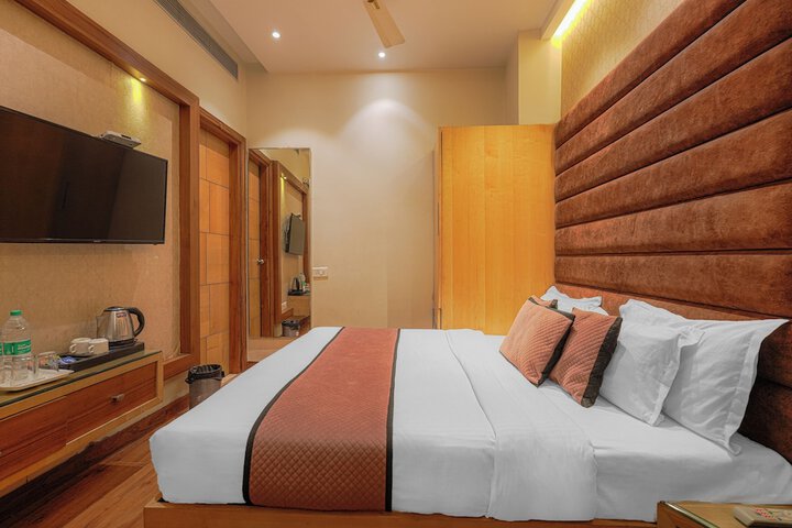 Room 40 of 77
