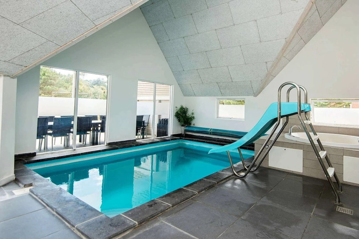 Pool 10 of 24