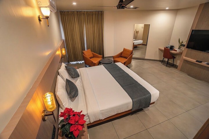 Room 38 of 100
