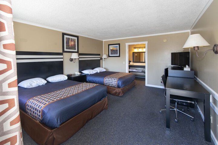 Room 5 of 40