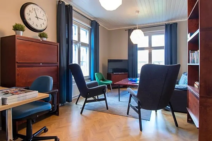 Room 9 of 12