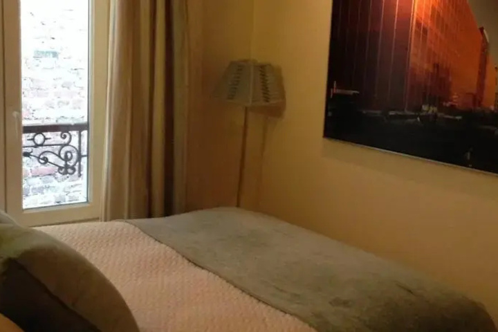 Room 3 of 8