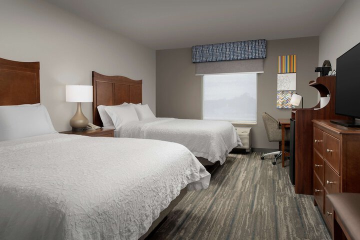2 Queen Beds (10 of 17)