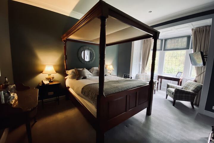 Room 27 of 52