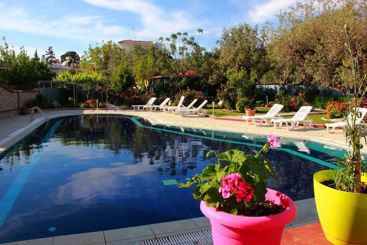 Pool 44 of 66