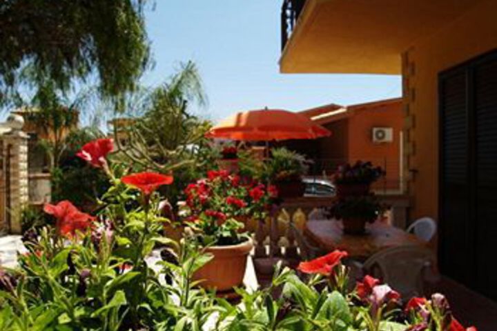 Hotel Exterior 4 of 28