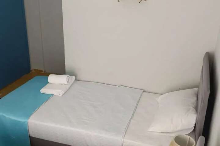 Room 6 of 32