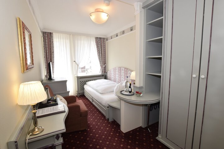 Room 8 of 73