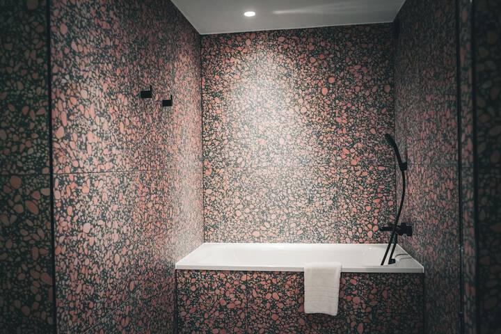 Room 27 of 42