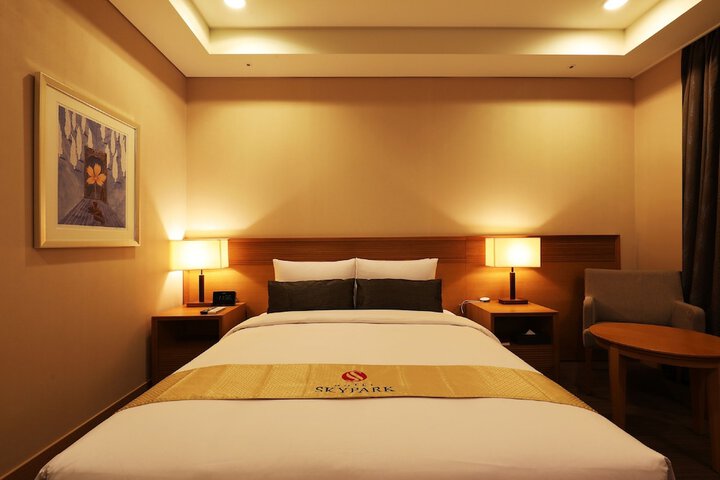Room 6 of 32