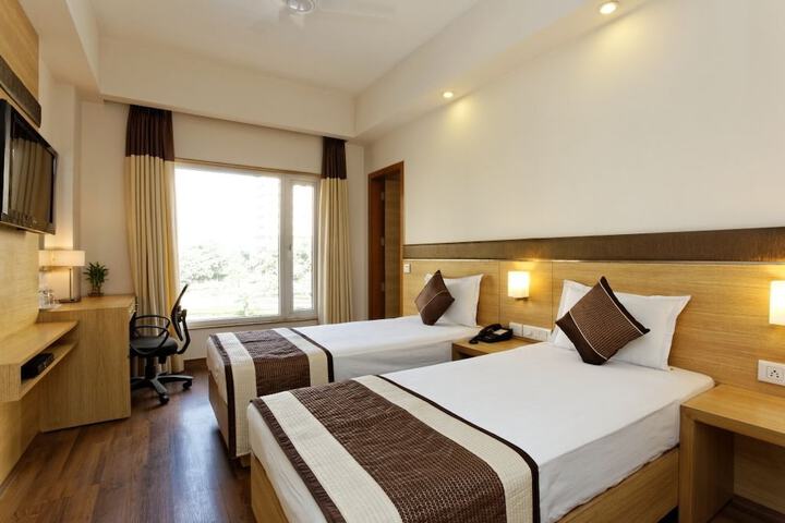 Room 4 of 40