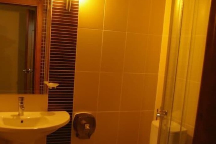 Room 34 of 48