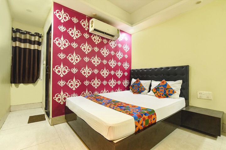 Room 25 of 28