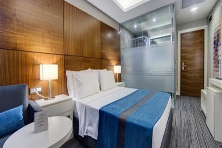 Room 9 of 33