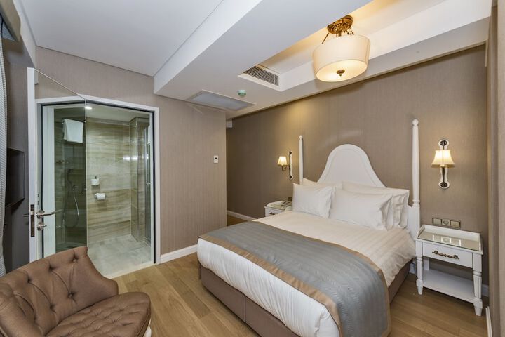 Room 7 of 44