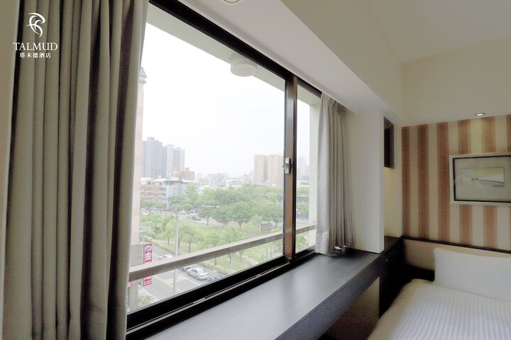 Room 25 of 62