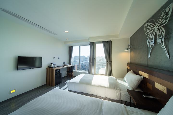 Room 11 of 42