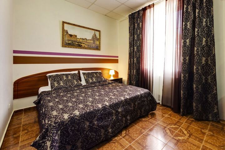 Room 6 of 25