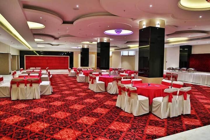 Ballroom/Hall 38 of 48