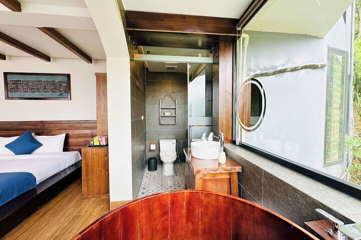Room 63 of 105