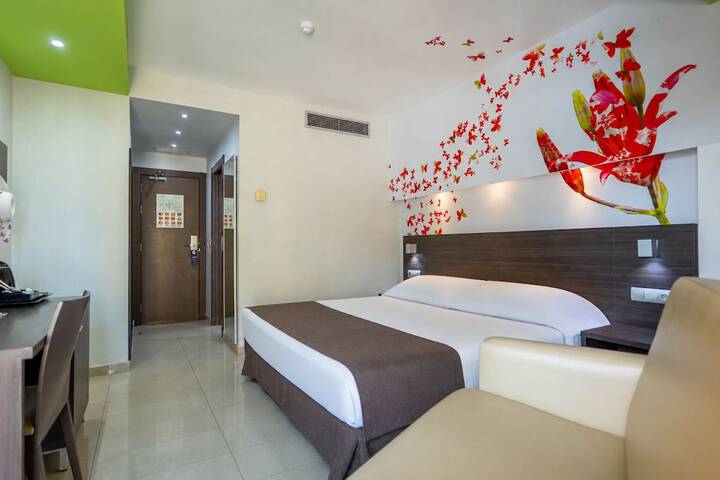 Room 34 of 131