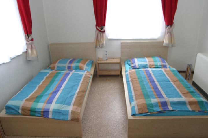 Room 6 of 33