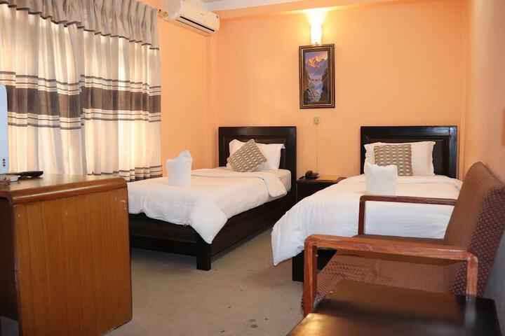 Room 7 of 32
