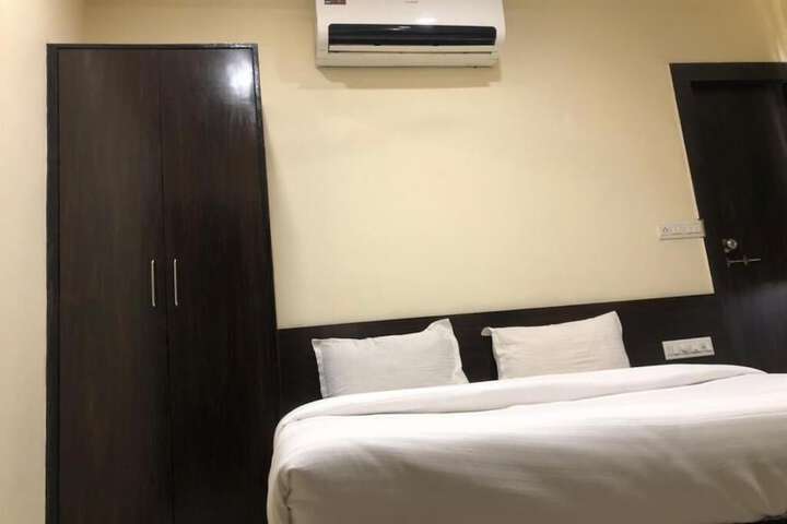 Room 12 of 37