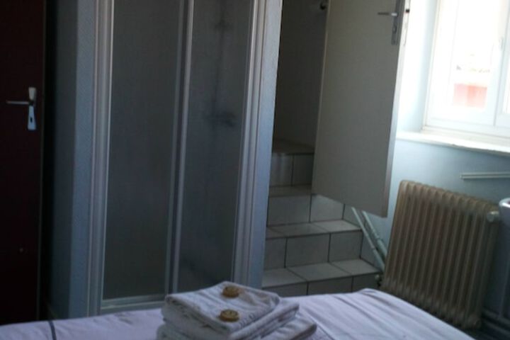 Room 12 of 30