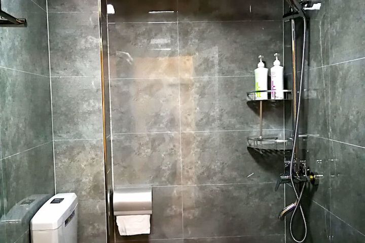 Room 15 of 19