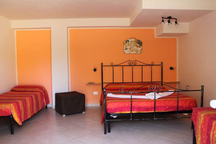 Room 4 of 38