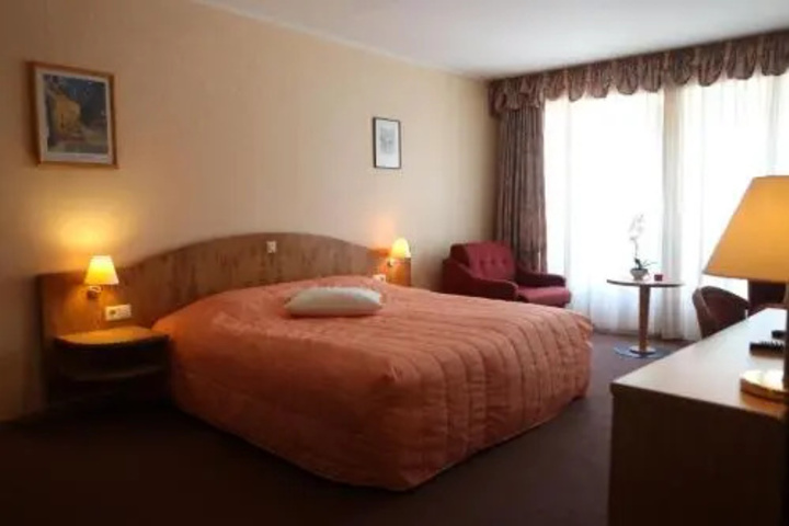 Room 5 of 13