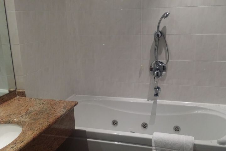 Room 18 of 27