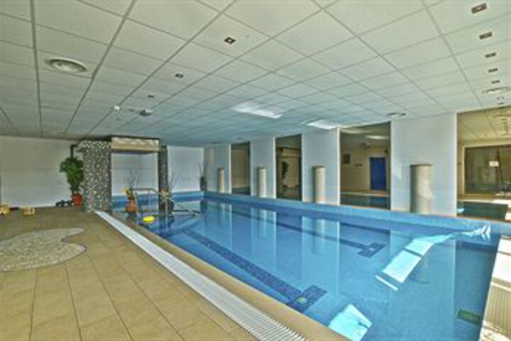 Pool 13 of 17
