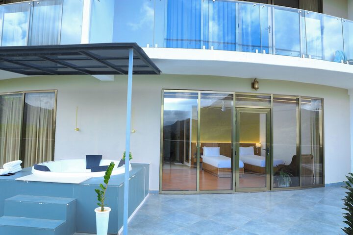 Terrace/Patio 23 of 24