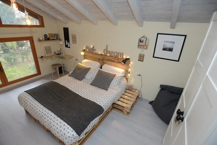 Room 11 of 33