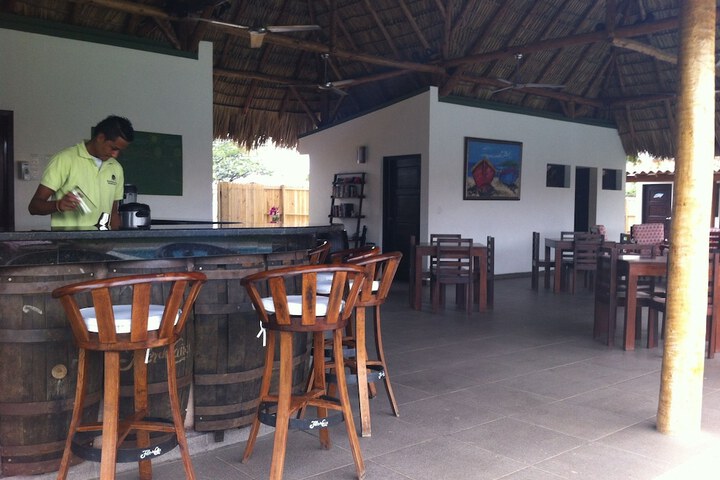 Lounge 40 of 61