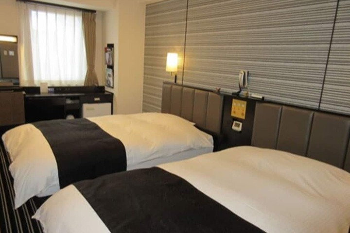 Room 4 of 25