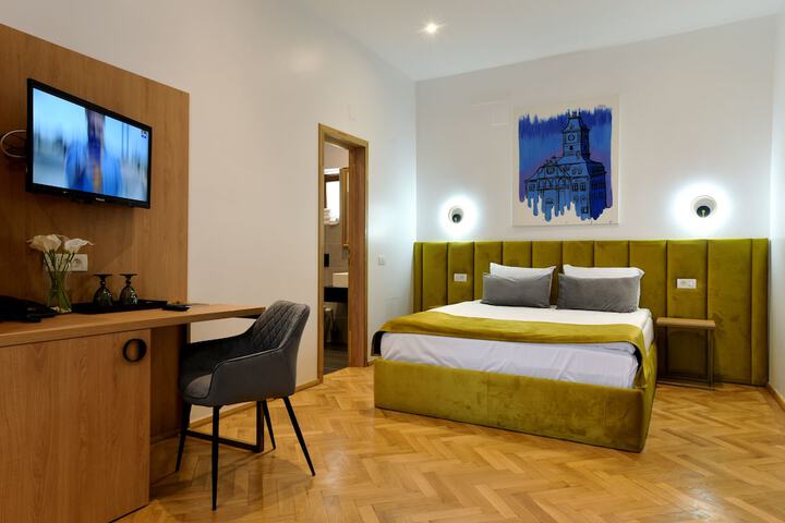 Room 2 of 48