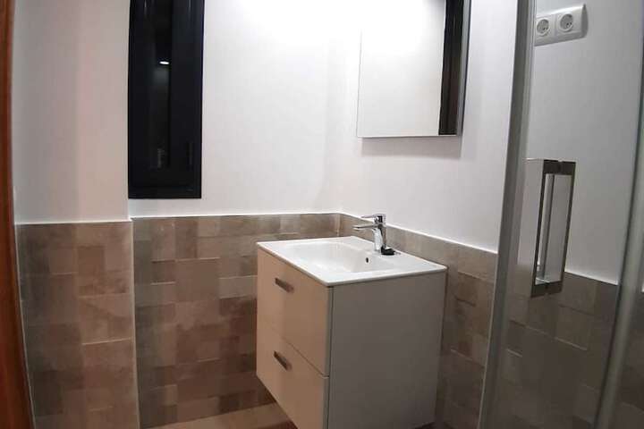 Room 5 of 117