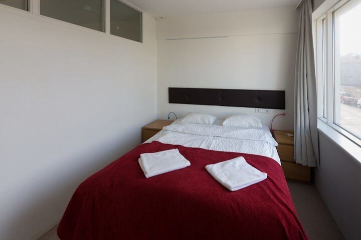 Room 6 of 76
