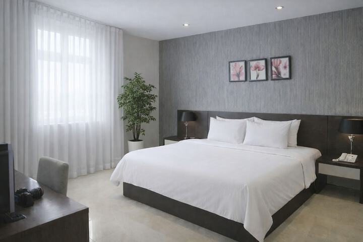 Room 6 of 18