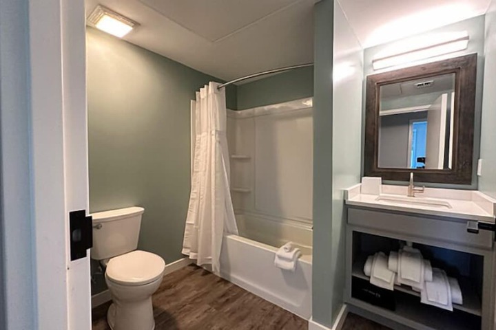 Room 17 of 39